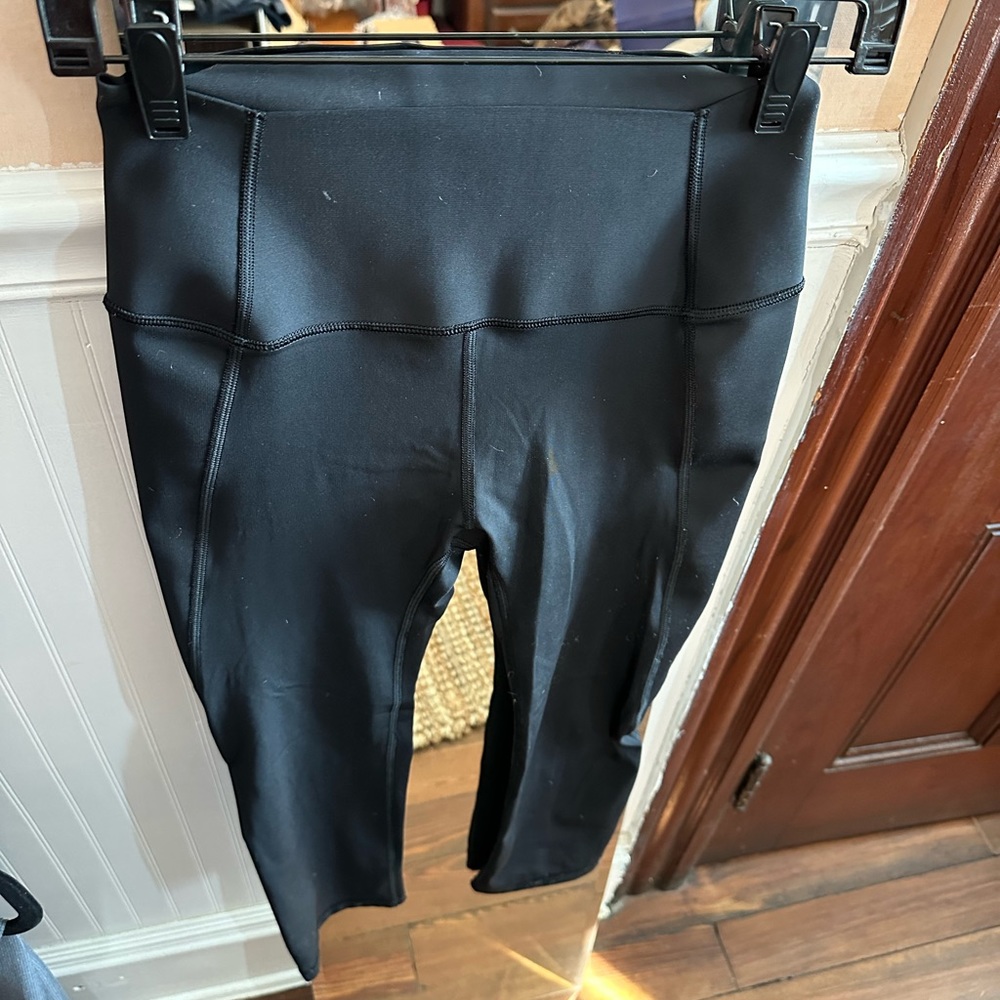 Gap cropped black legging excellent condition size small
